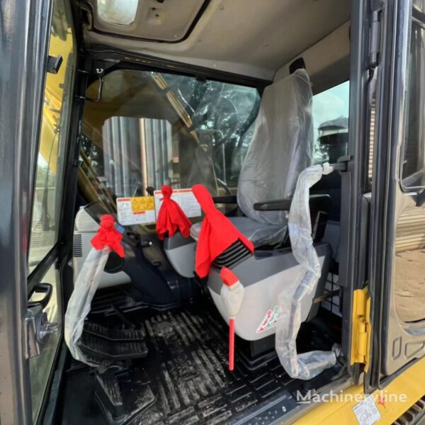 Komatsu PC200-8 tracked excavator - Image 3